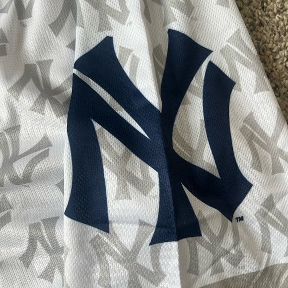 MLB New York Yankees Jersey Shirt - Picture 5 of 7